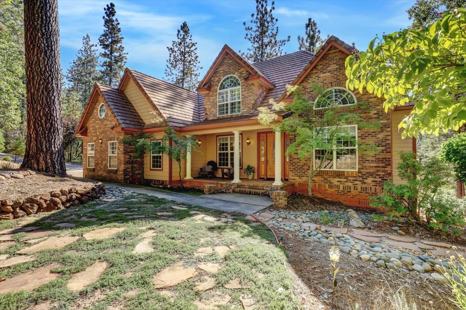Grass Valley, California, 95945, United States, 4 Bedrooms Bedrooms, ,4 BathroomsBathrooms,Residential,For Sale,1986075