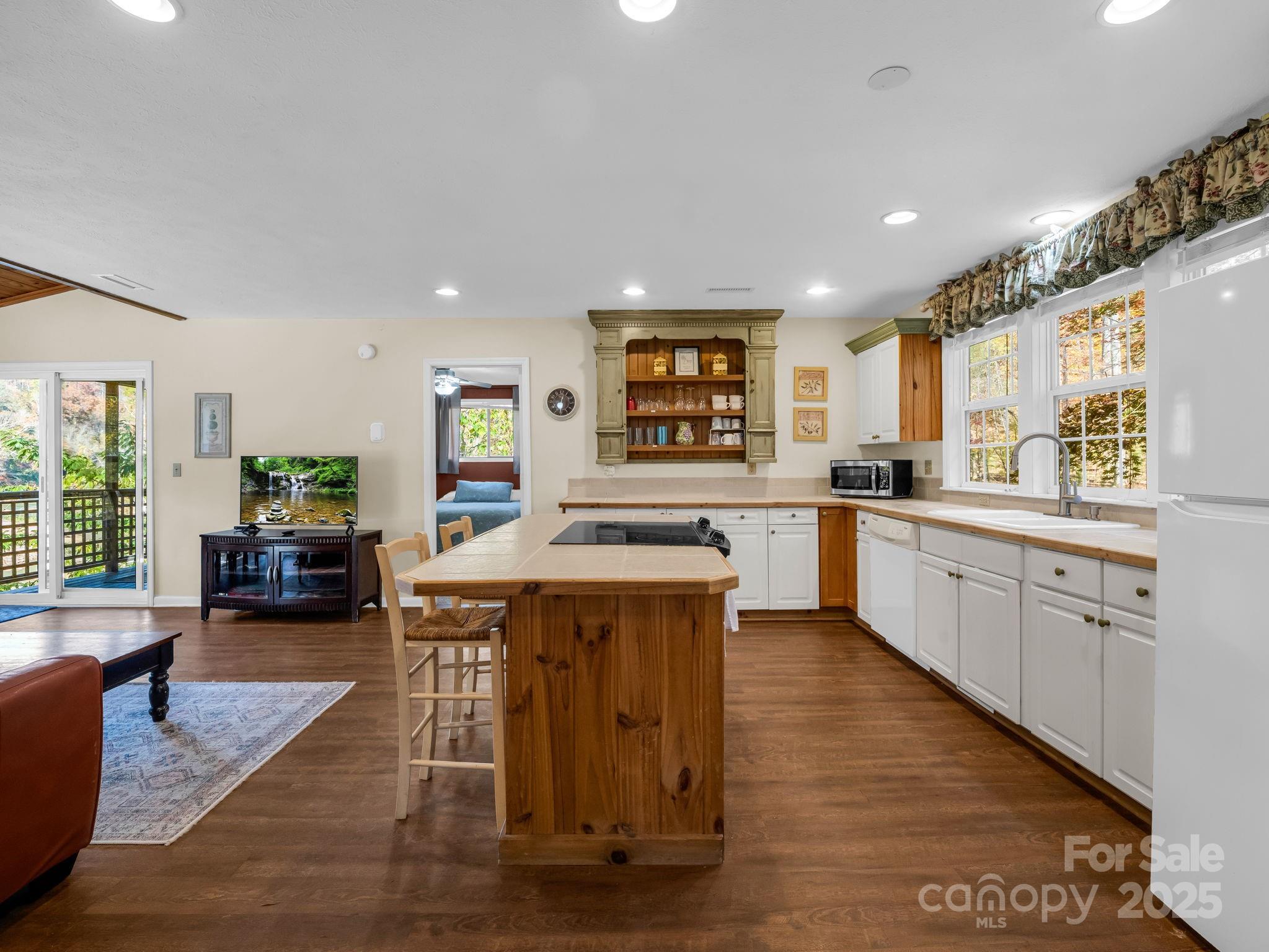 Lake Lure, North Carolina, 28746, United States, 4 Bedrooms Bedrooms, ,4 BathroomsBathrooms,Residential,For Sale,1990226