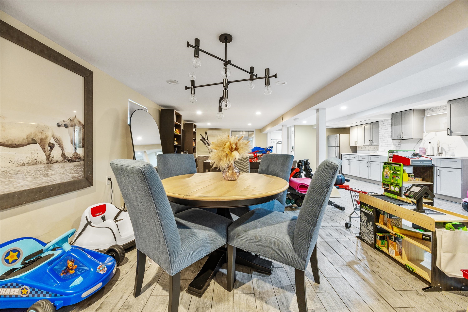 Howard Beach, New York, 11414, United States, 6 Bedrooms Bedrooms, ,2 BathroomsBathrooms,Residential,For Sale,2005661