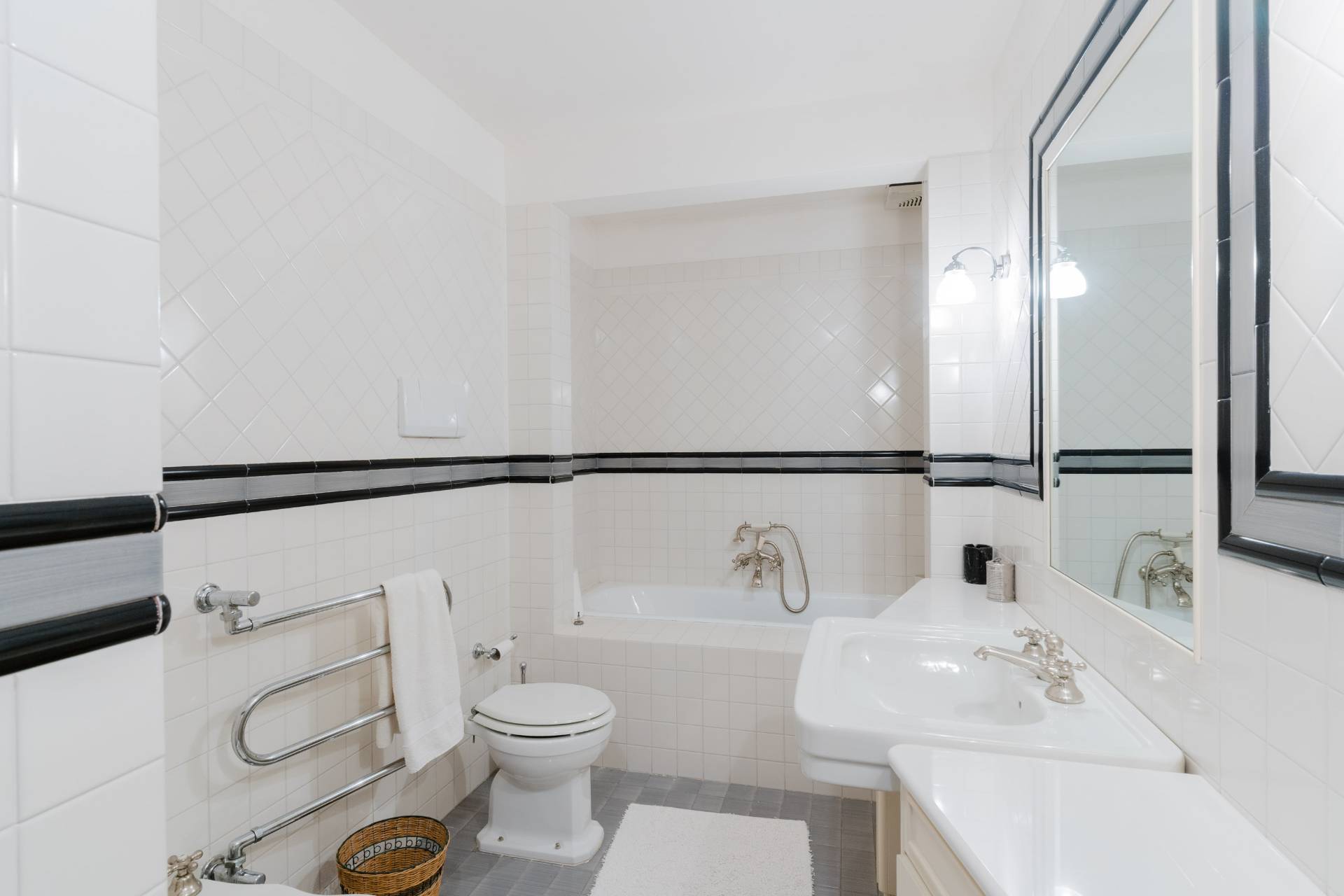 Gioia del Colle, Bari, 70023, IT, 6 Bedrooms Bedrooms, ,9 BathroomsBathrooms,Residential,For Sale,1991978