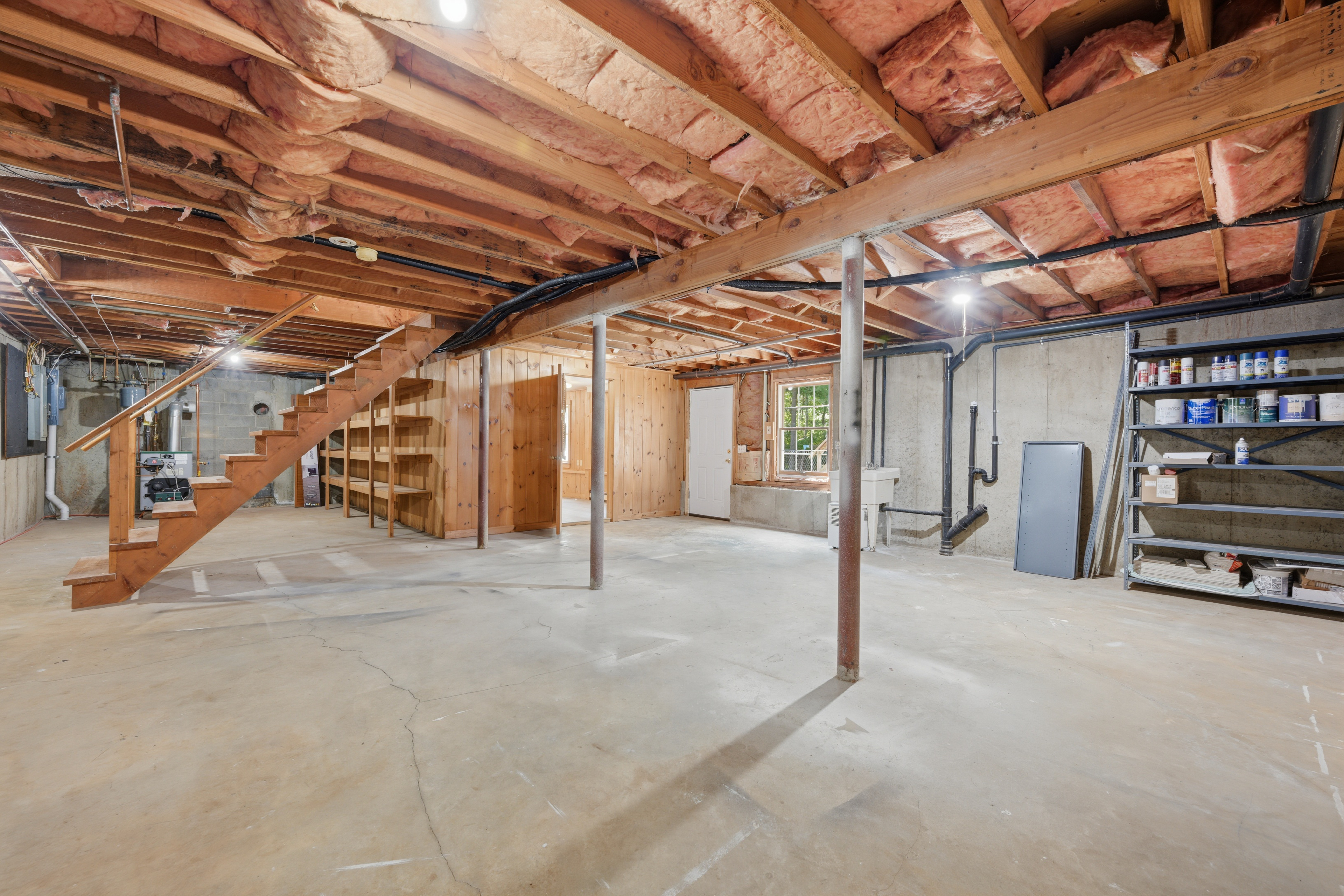  Lovingly Maintained Custom-Built Home on 2.47 Acres - 物件實景