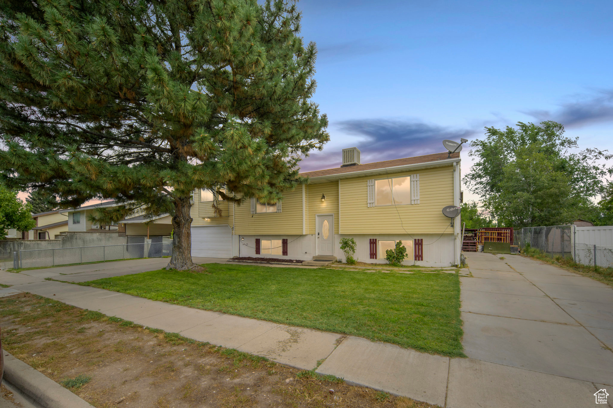 West Valley City, Utah, 84120, United States, 5 Bedrooms Bedrooms, ,2 BathroomsBathrooms,Residential,For Sale,1906860