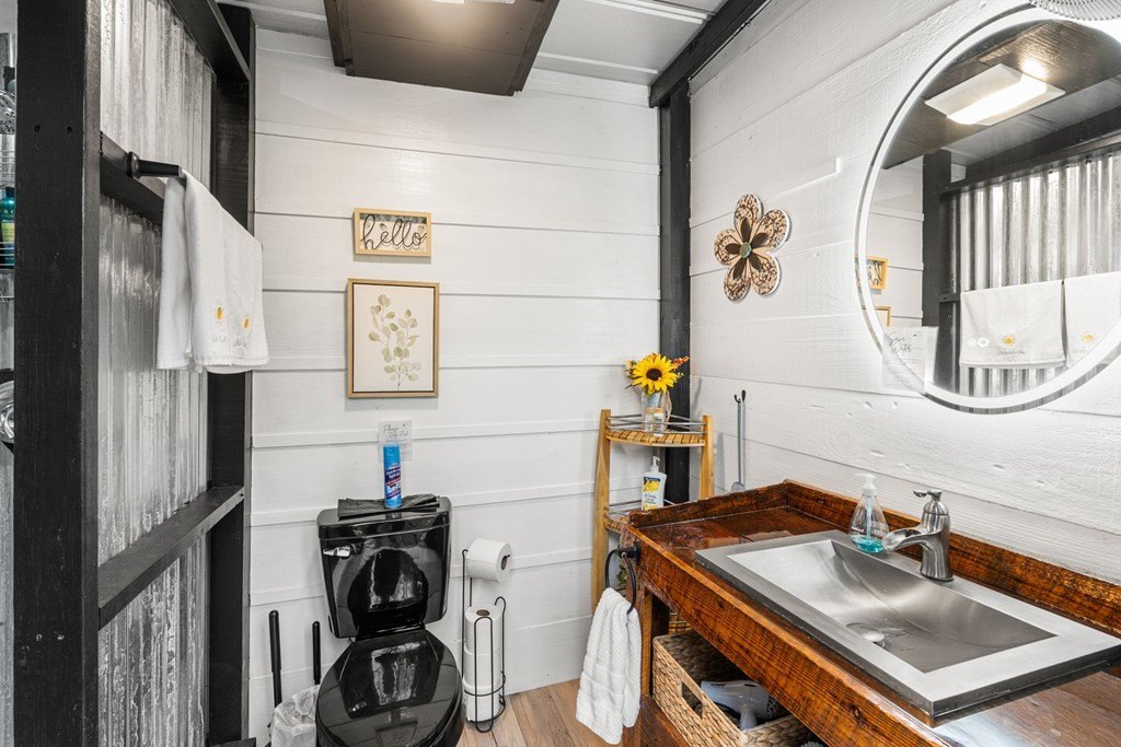 Brasstown, North Carolina, 28902, United States, 3 Bedrooms Bedrooms, ,3 BathroomsBathrooms,Residential,For Sale,1986118