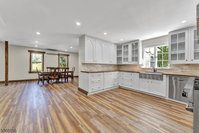 Blairstown Twp., New Jersey, 07825, United States, 4 Bedrooms Bedrooms, ,4 BathroomsBathrooms,Residential,For Sale,1901840