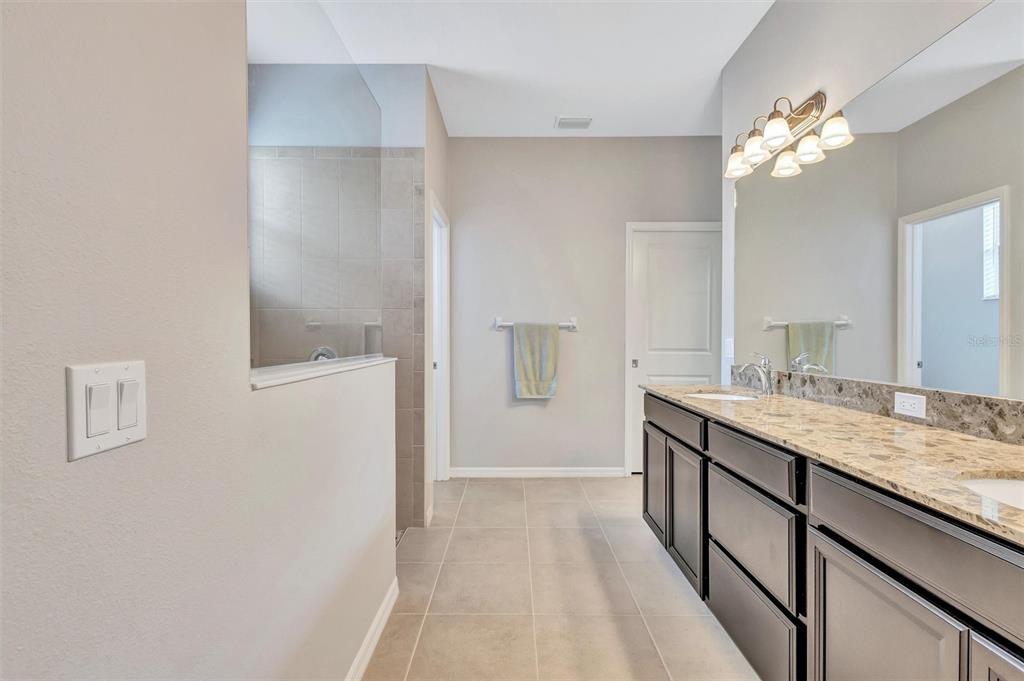 Bradenton, Florida, 34212, United States, 2 Bedrooms Bedrooms, ,2 BathroomsBathrooms,Residential,For Sale,1891618