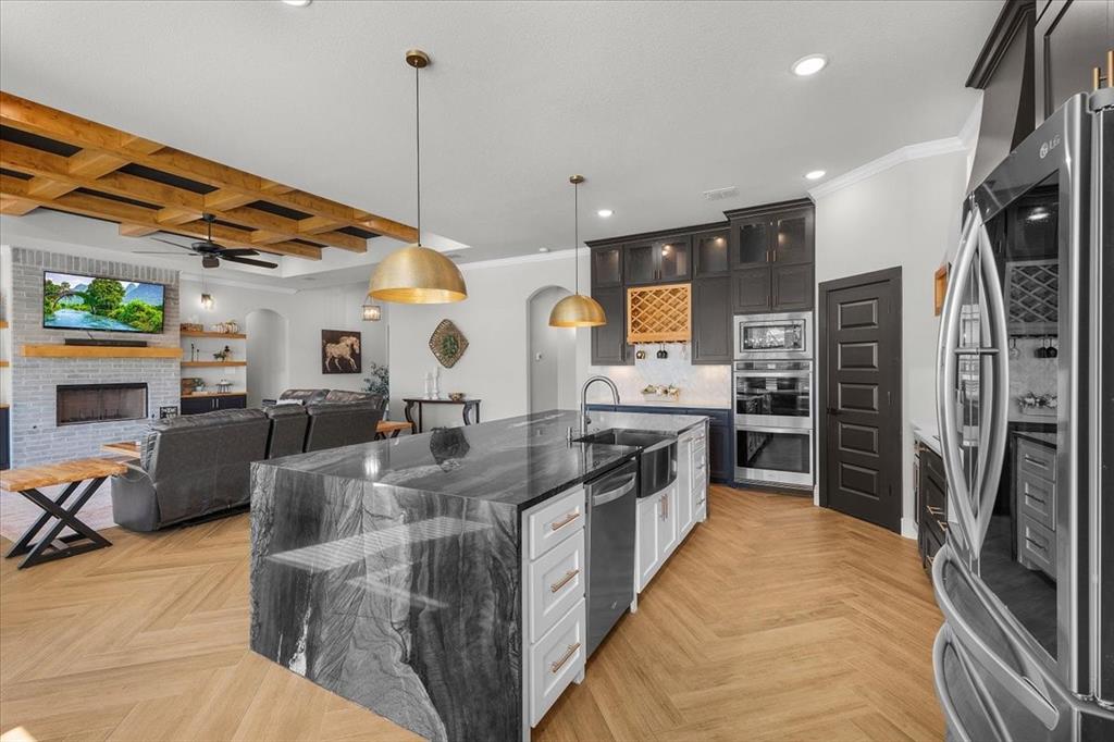 Weatherford, Texas, 76088, United States, 4 Bedrooms Bedrooms, ,4 BathroomsBathrooms,Residential,For Sale,1975341