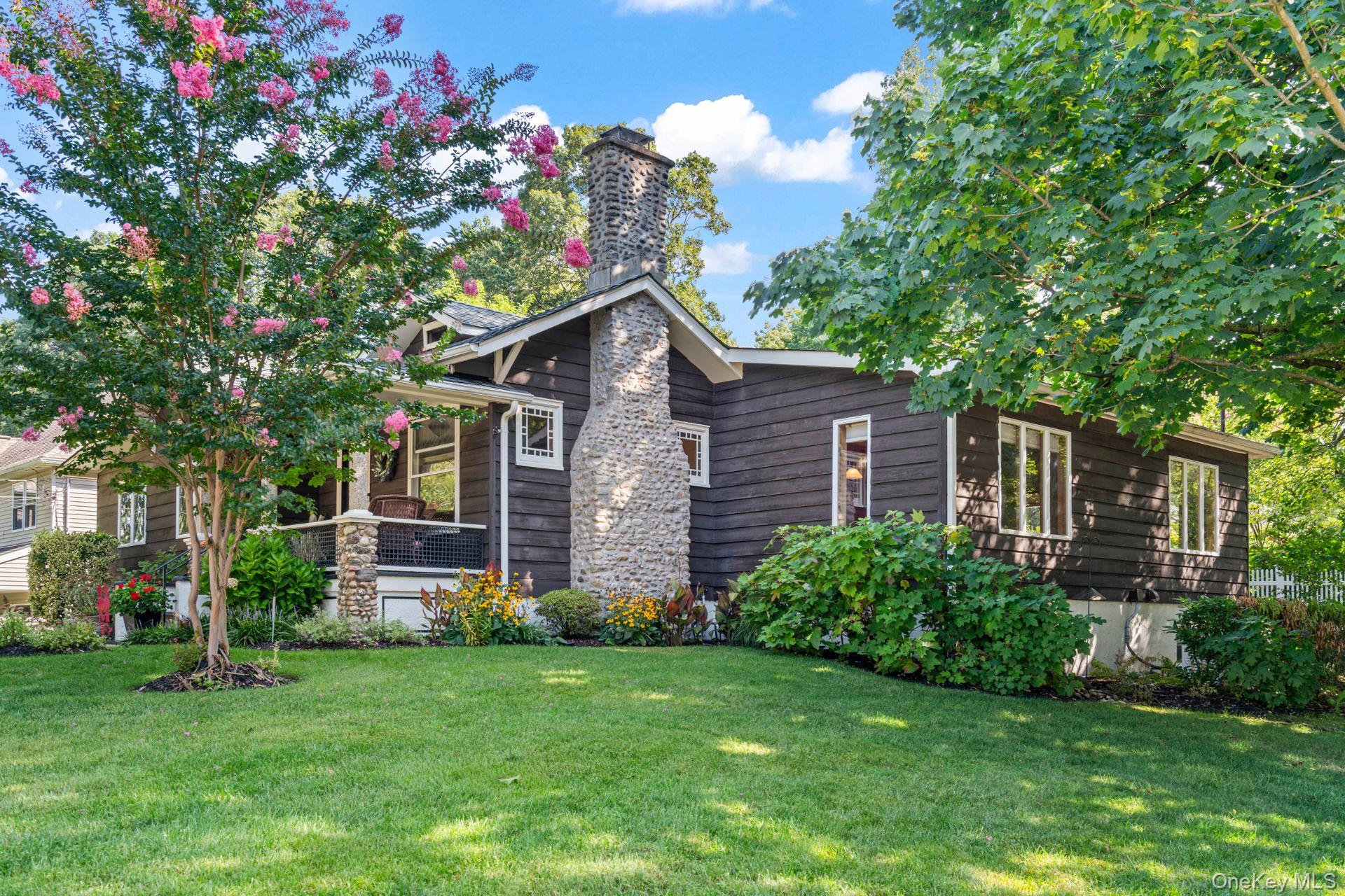 East Northport, New York, 11731, United States, 3 Bedrooms Bedrooms, ,2 BathroomsBathrooms,Residential,For Sale,1942269