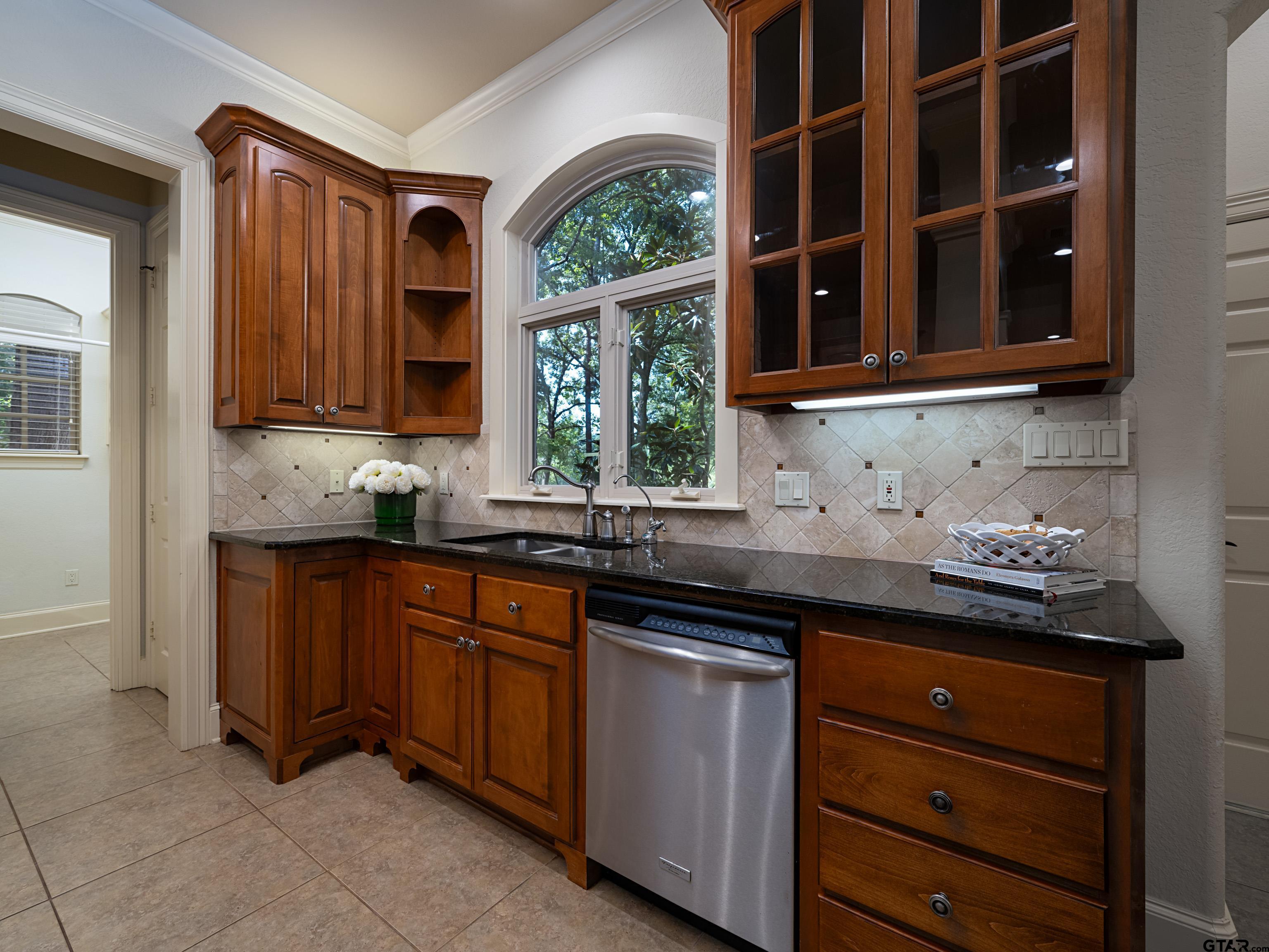 Tyler, Texas, 75703, United States, 4 Bedrooms Bedrooms, ,4 BathroomsBathrooms,Residential,For Sale,1970212