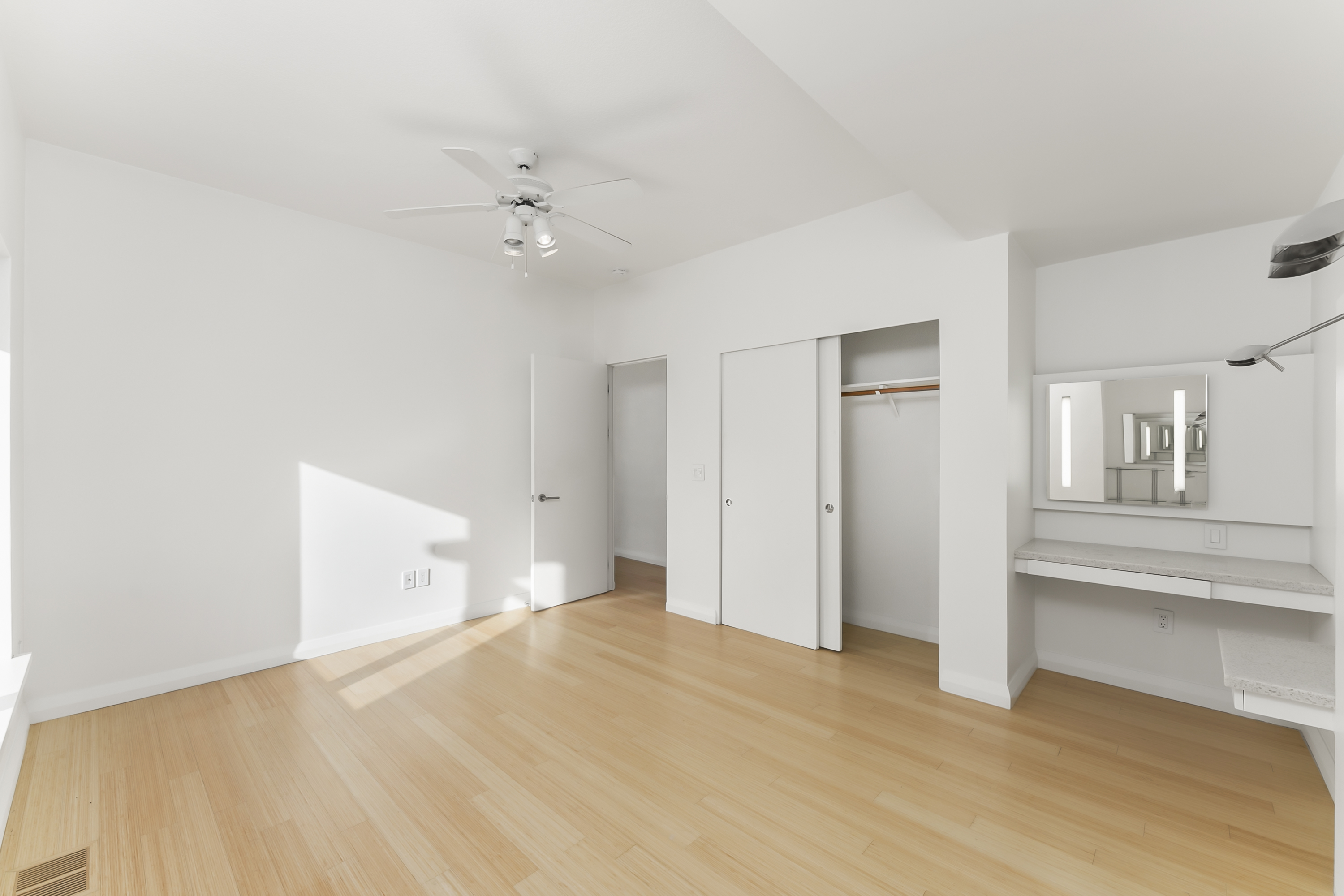  River Views • Pool • A Striking Estate That Makes a Statement - 物件實景