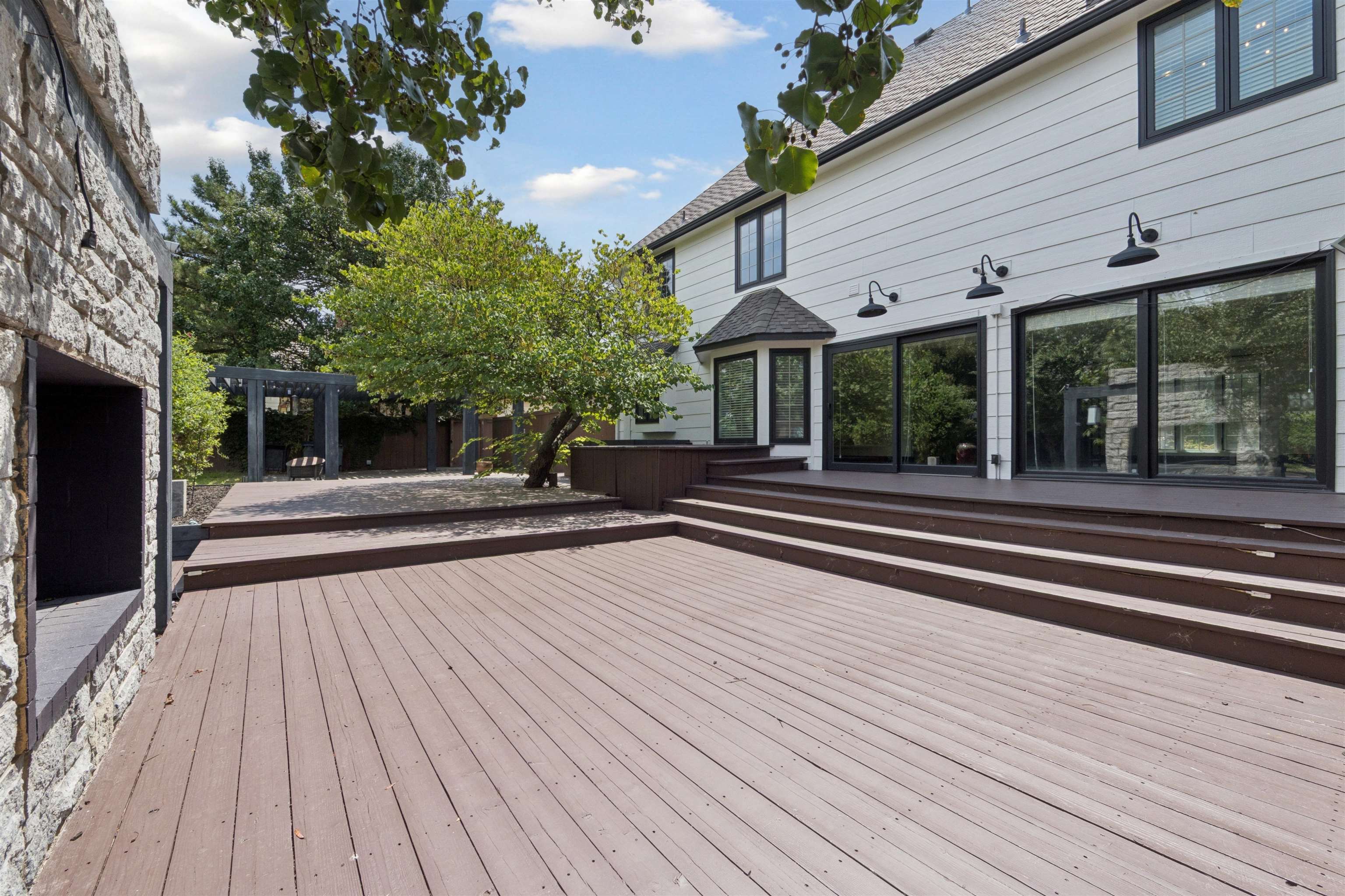 Wichita, Kansas, 67206, United States, 2 Bedrooms Bedrooms, ,4 BathroomsBathrooms,Residential,For Sale,1911450