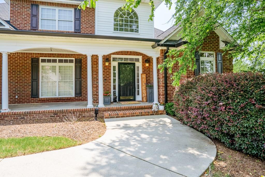 CHATSWORTH, Georgia, 30705, United States, 5 Bedrooms Bedrooms, ,6 BathroomsBathrooms,Residential,For Sale,1846610