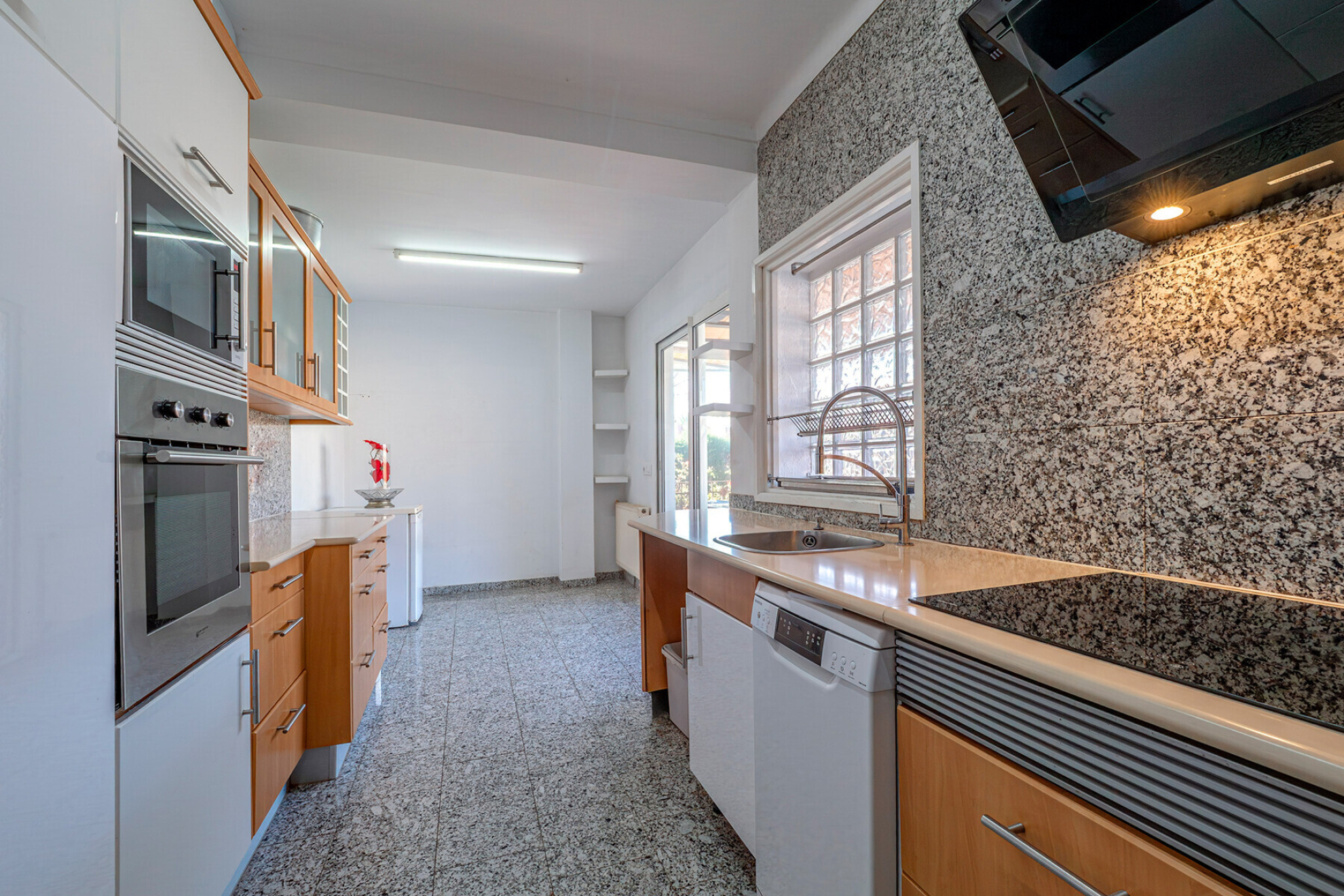 Exclusive Mediterranean Villa in Prime Empuriabrava Location - 物件實景