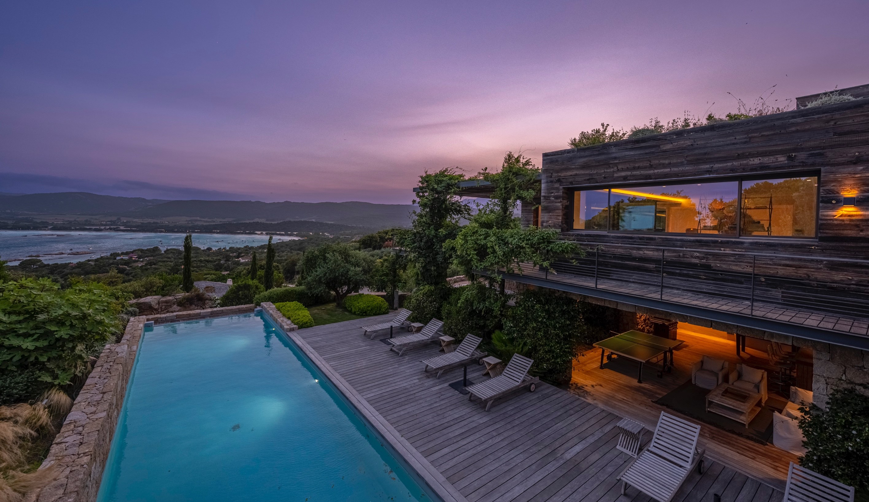  ARCHITECT-DESIGNED VILLA - PRIVATE WXATERFRONT ESTATE OF CALA D