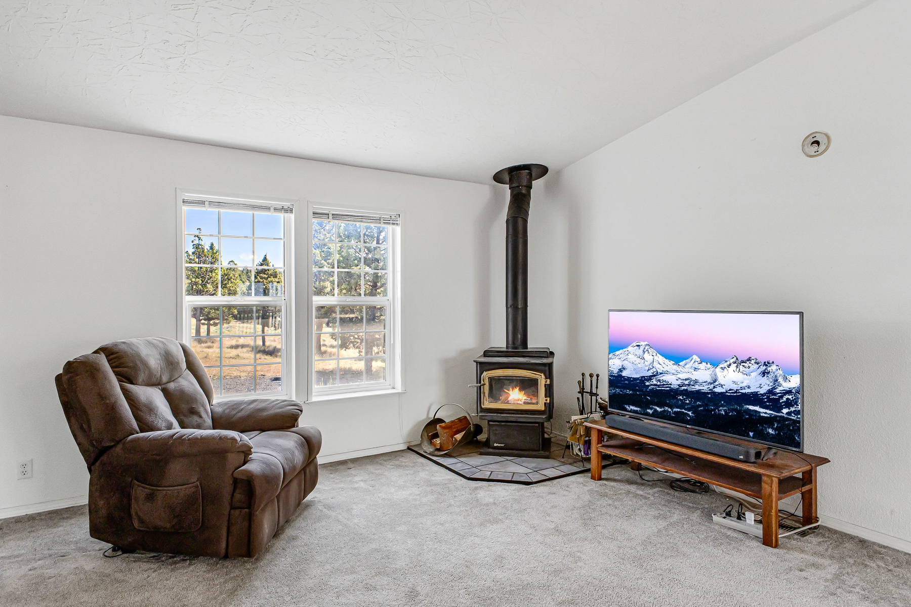 Prineville, Oregon, 97754, United States, 3 Bedrooms Bedrooms, ,2 BathroomsBathrooms,Residential,For Sale,1885821