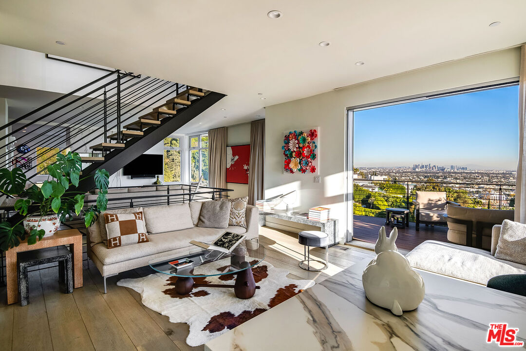 Los Angeles, California, 90069, United States, 4 Bedrooms Bedrooms, ,5 BathroomsBathrooms,Residential,For Sale,1759770
