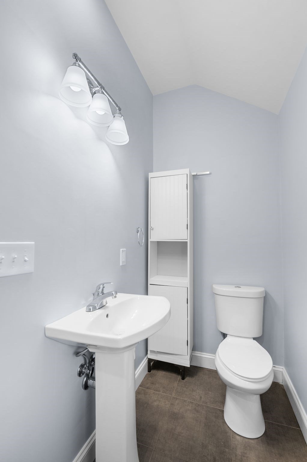 Revere, Massachusetts, 02151, United States, 2 Bedrooms Bedrooms, ,3 BathroomsBathrooms,Residential,For Sale,2008626