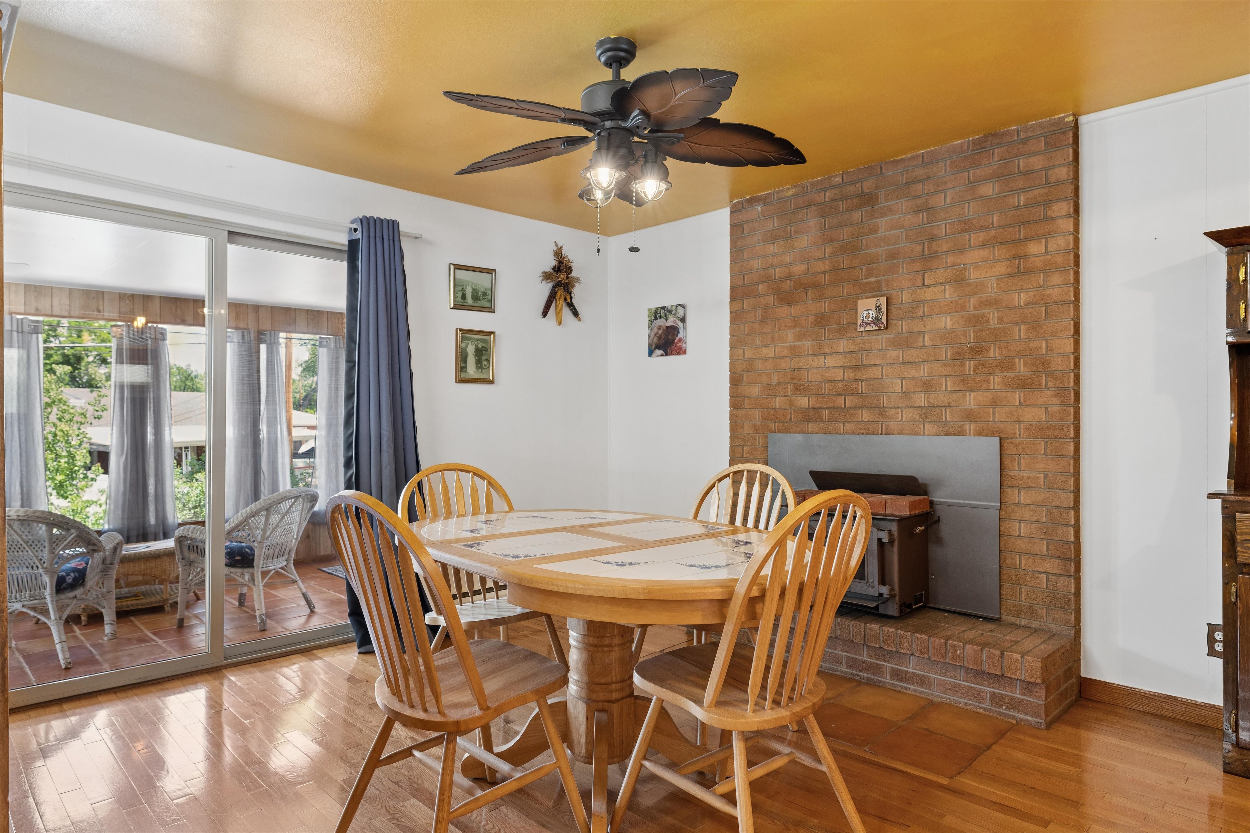  Charming brick ranch; inviting outdoor spaces, thoughtful interior updates - 物件實景