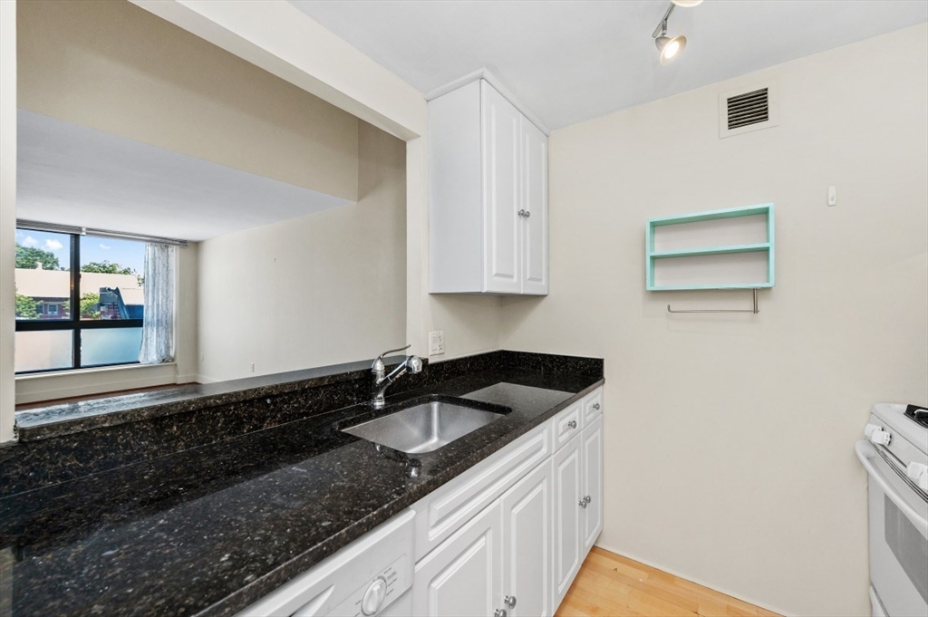 Boston, Massachusetts, 02129, United States, 1 Bedroom Bedrooms, ,2 BathroomsBathrooms,Residential,For Sale,1911386