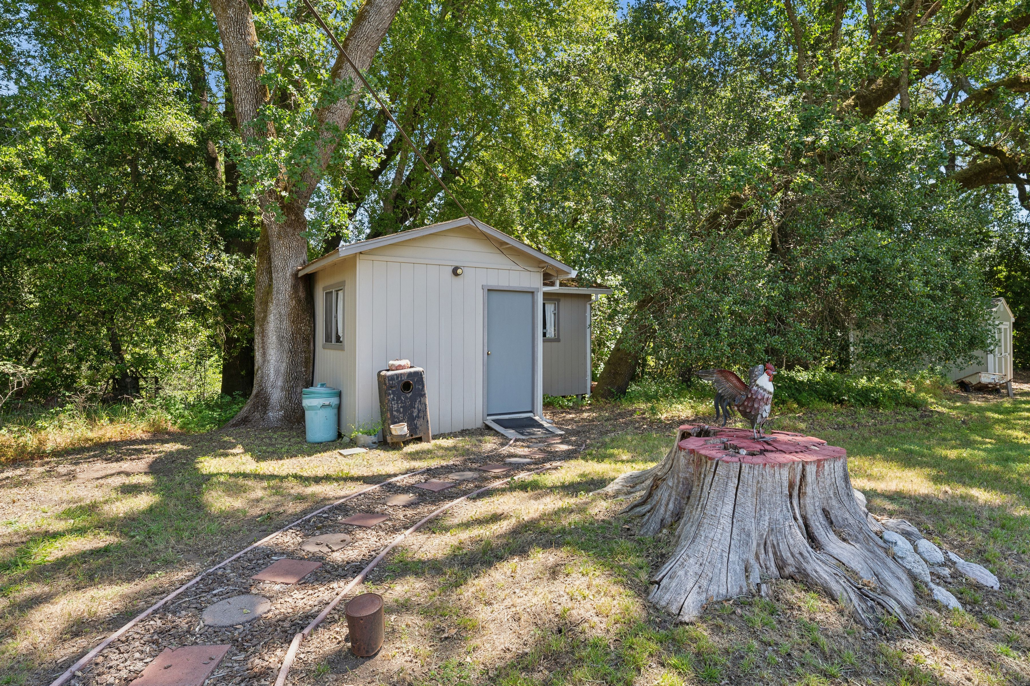 825 Woodside Aka Madrone Road - 物件實景