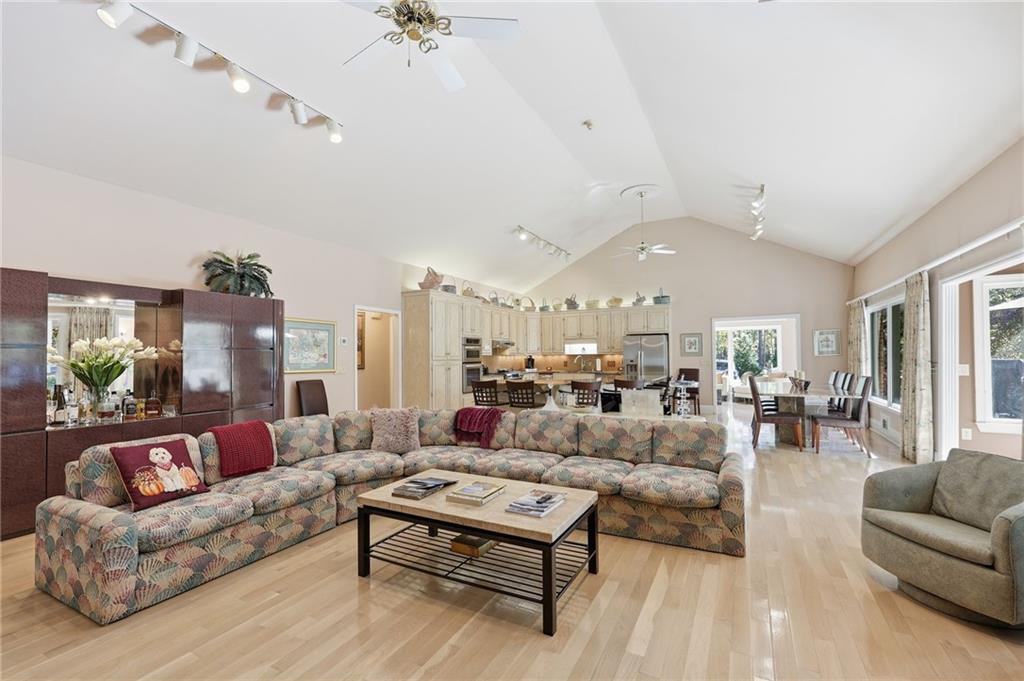 Buford, Georgia, 30518, United States, 4 Bedrooms Bedrooms, ,4 BathroomsBathrooms,Residential,For Sale,1986325