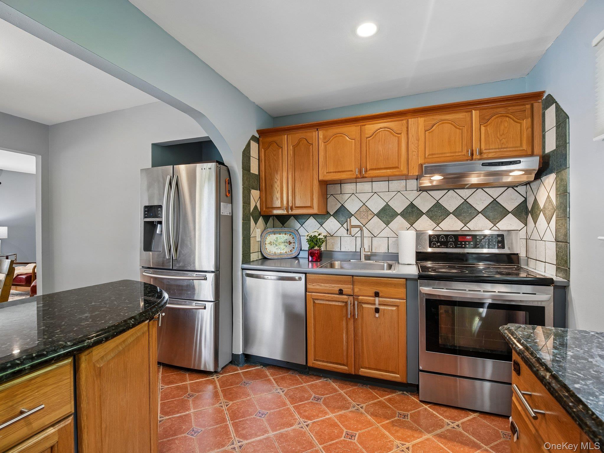  2 Highfield Avenue, Port Washington, NY, 11050 - 物件實景