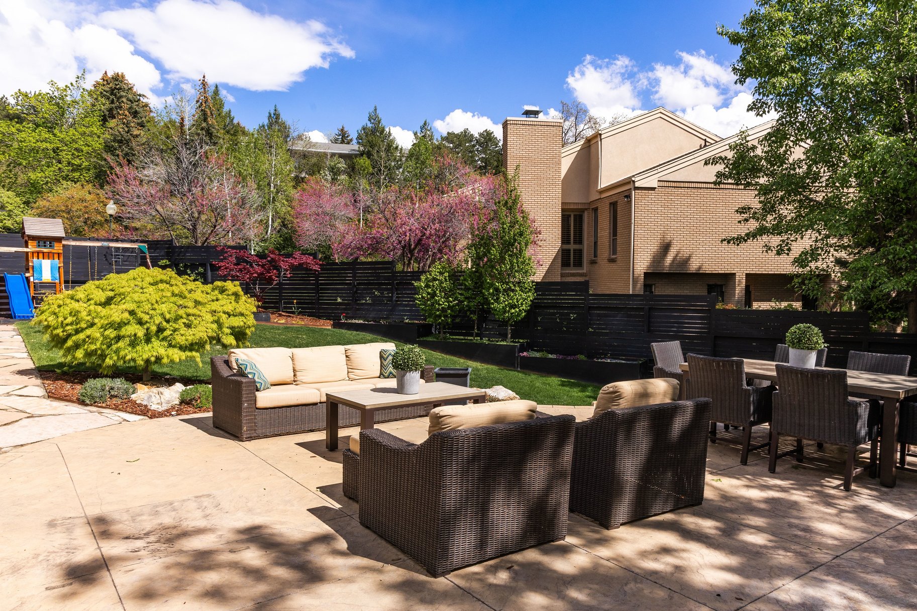  BEAUTIFULLY UPDATED FEDERAL HEIGHTS TWO STORY HOME - 物件實景