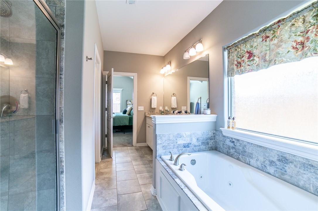 Fayetteville, Arkansas, 72701, United States, 4 Bedrooms Bedrooms, ,3 BathroomsBathrooms,Residential,For Sale,1874456