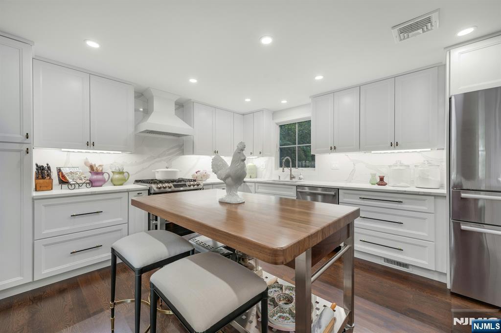 Ramsey, New Jersey, 07446, United States, 6 Bedrooms Bedrooms, ,5 BathroomsBathrooms,Residential,For Sale,1847263