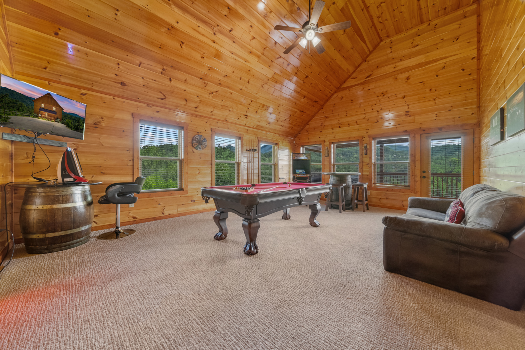 Gatlinburg, Tennessee, 37738, United States, 5 Bedrooms Bedrooms, ,6 BathroomsBathrooms,Residential,For Sale,1914127