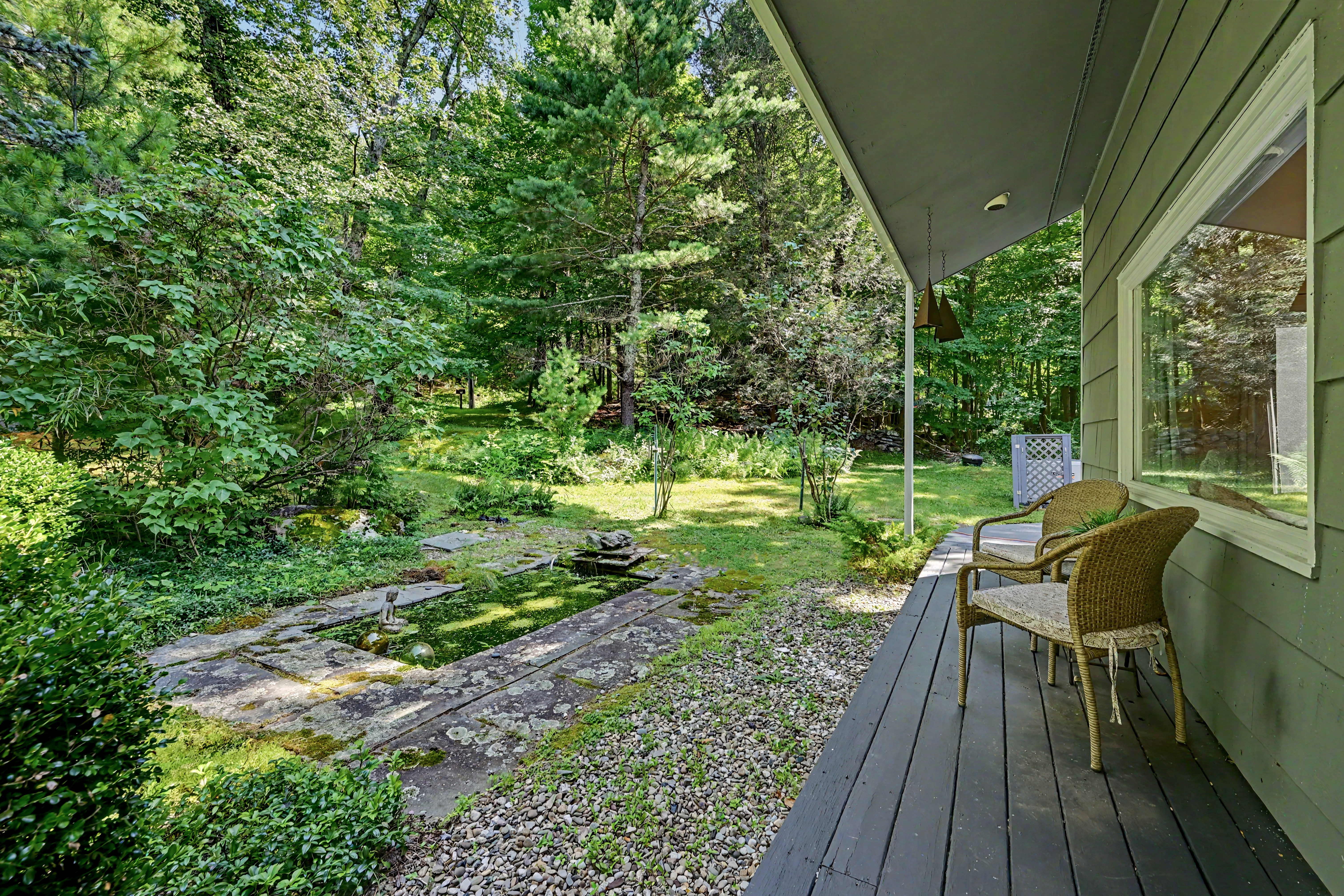  Sun-Drenched Contemporary Colonial Nestled on Two Picturesque Acres - 物件實景