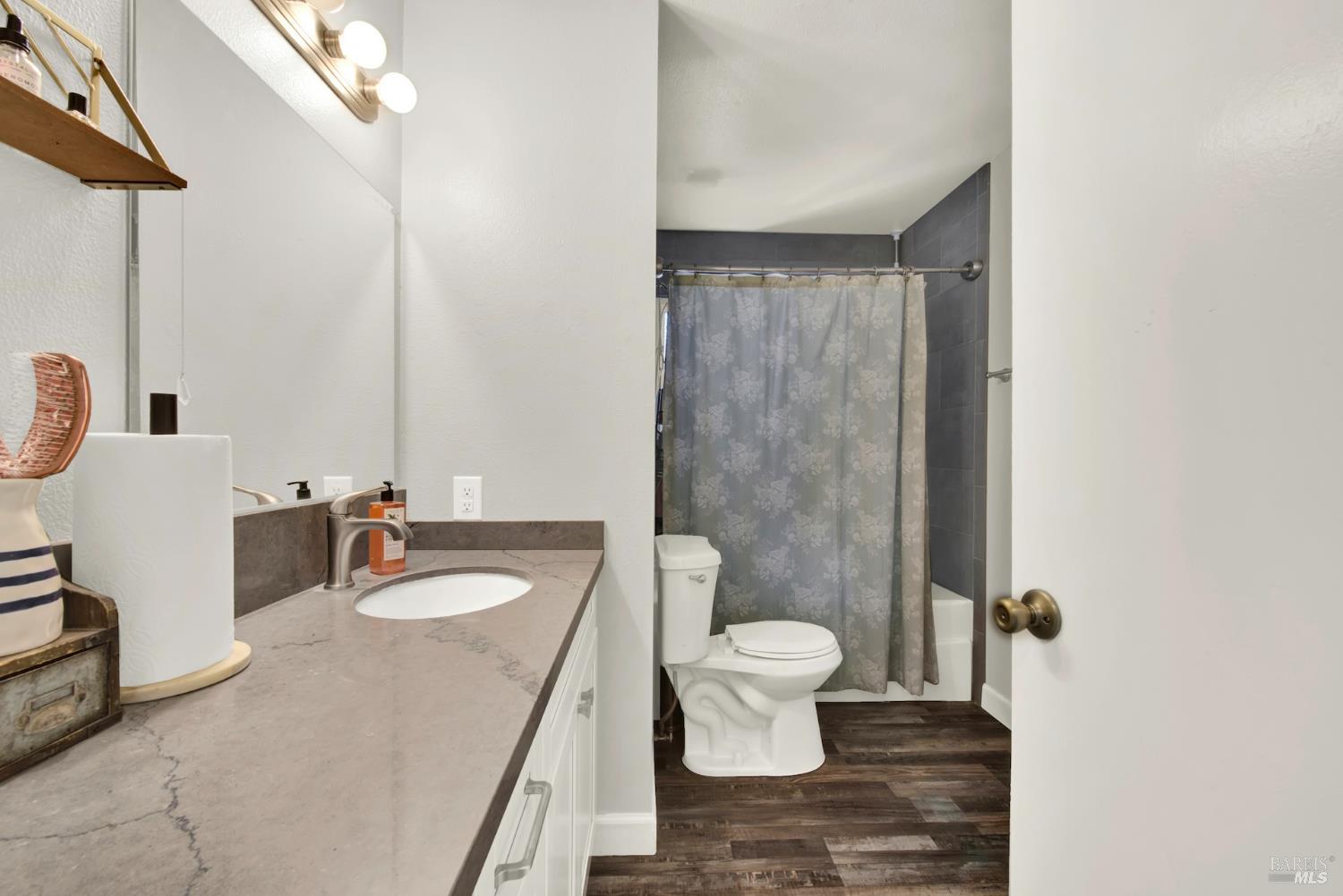 Vacaville, California, 95687, United States, 3 Bedrooms Bedrooms, ,2 BathroomsBathrooms,Residential,For Sale,1940371