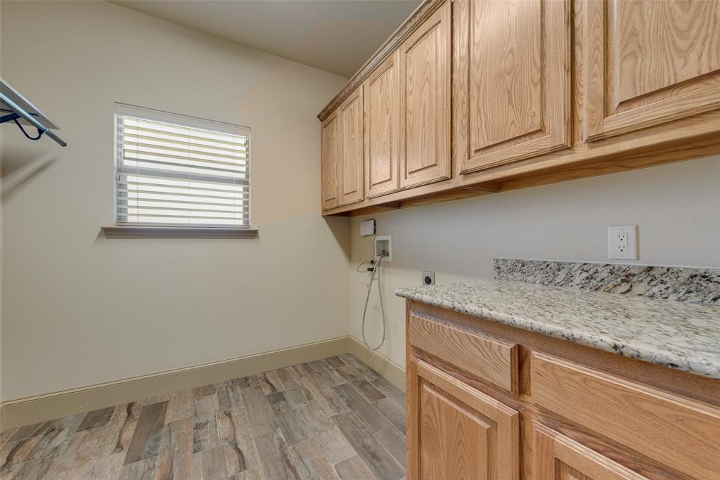 Terrell, Texas, 75160, United States, 4 Bedrooms Bedrooms, ,3 BathroomsBathrooms,Residential,For Sale,1978640