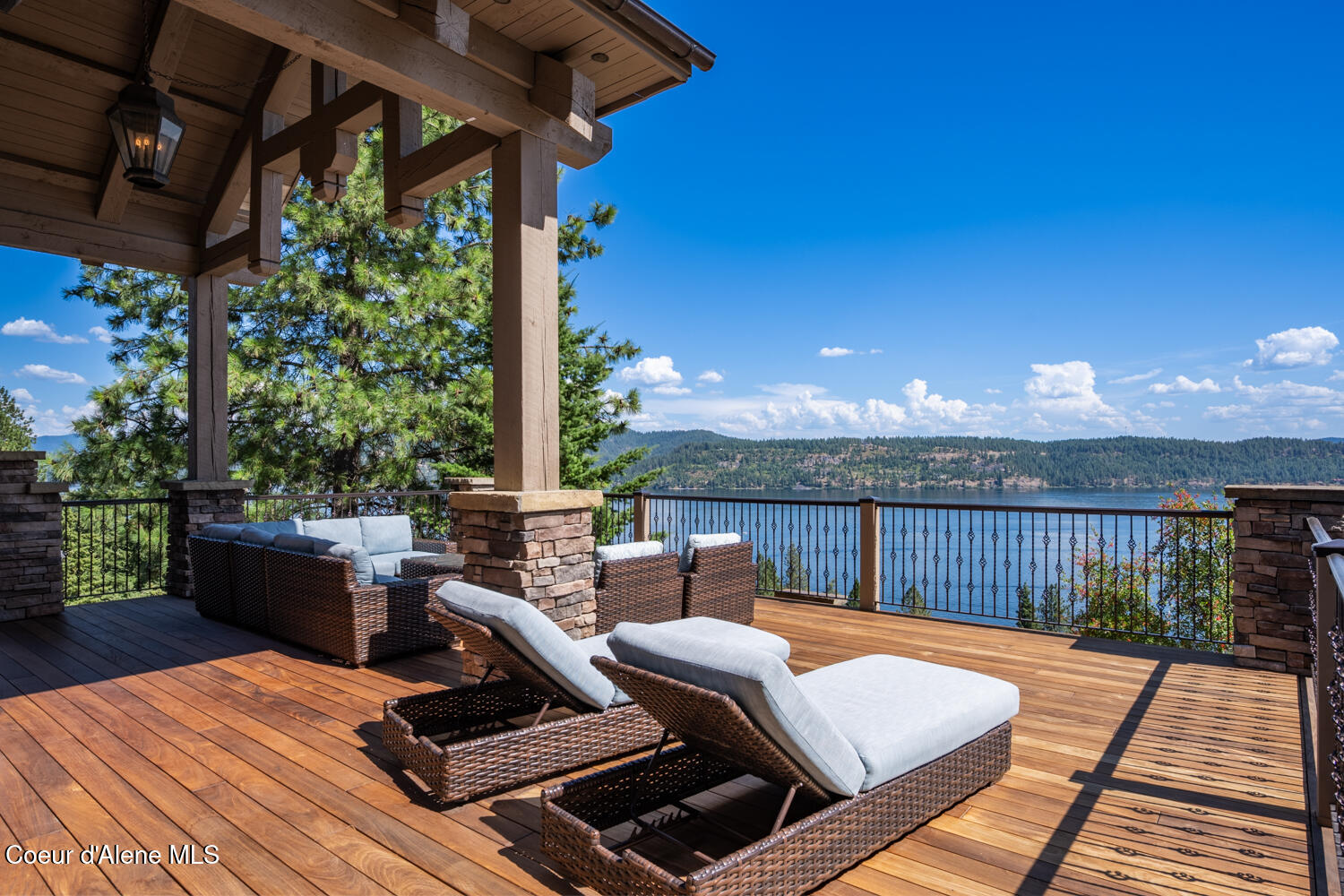 Coeur d'Alene, Idaho, 83814, United States, 4 Bedrooms Bedrooms, ,4 BathroomsBathrooms,Residential,For Sale,1909432
