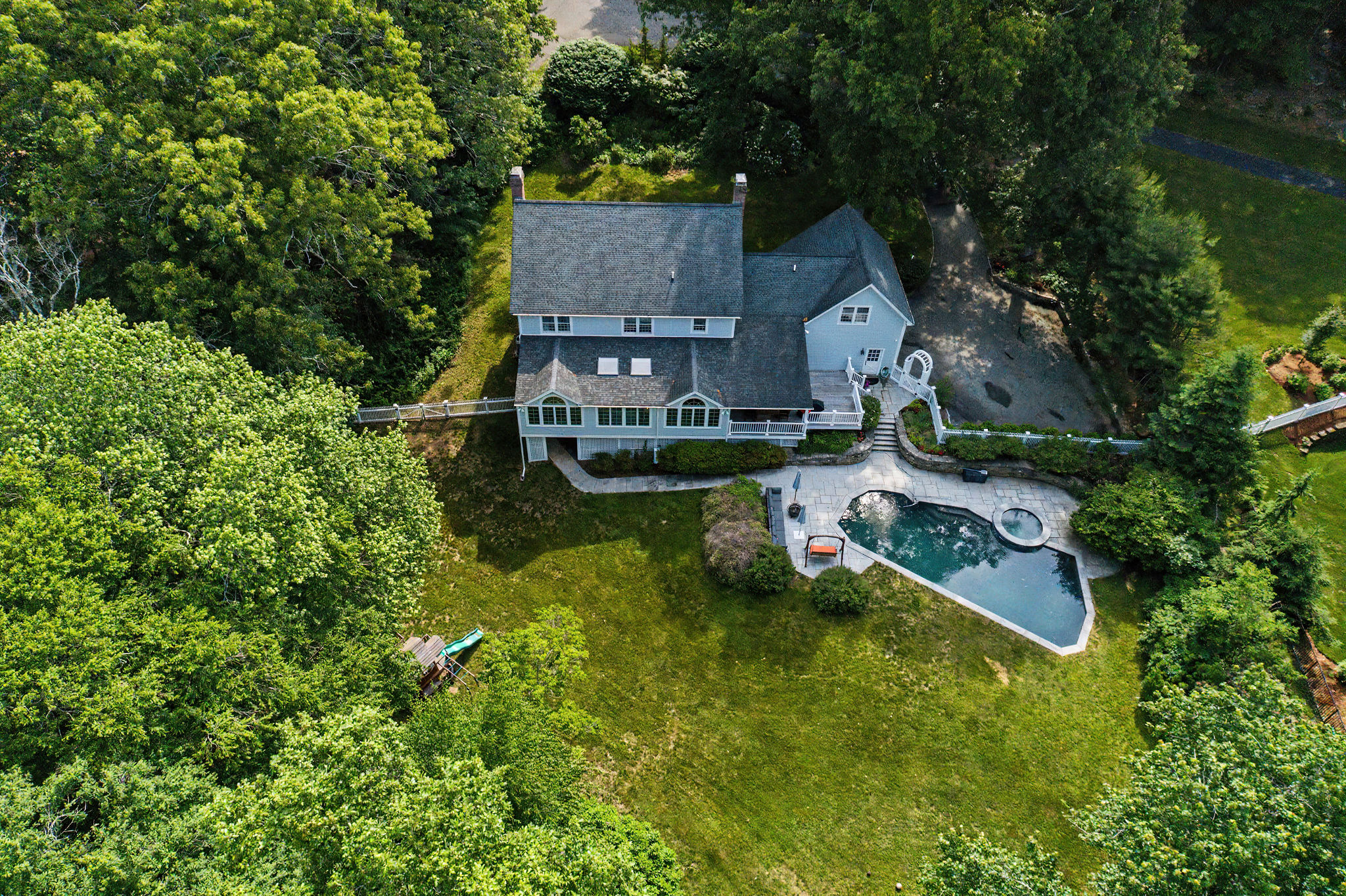  Experience shoreline luxury in this exceptional Colonial home - 物件實景