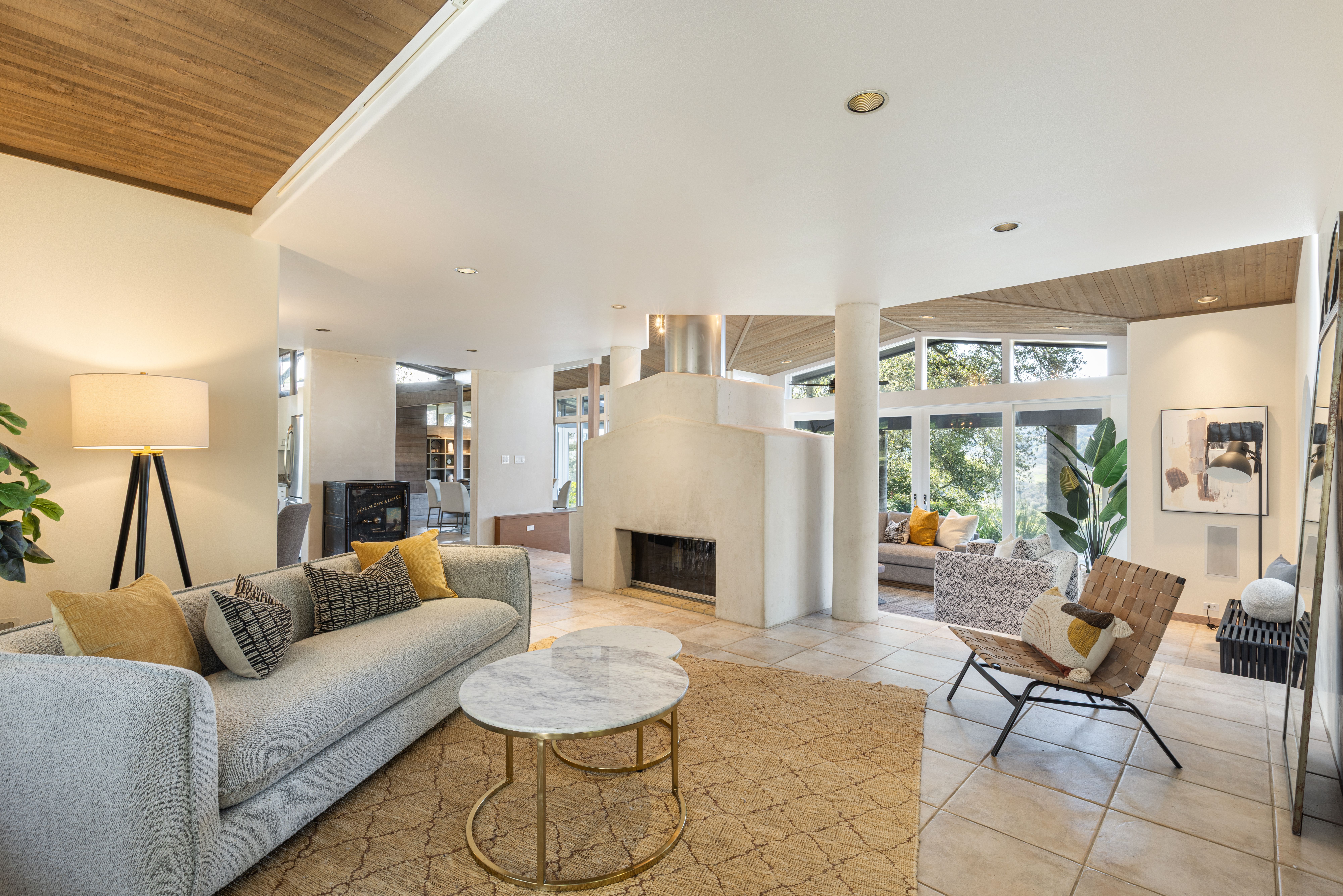  Mid-Century Contemporary Gem on 33 Acres - 物件實景
