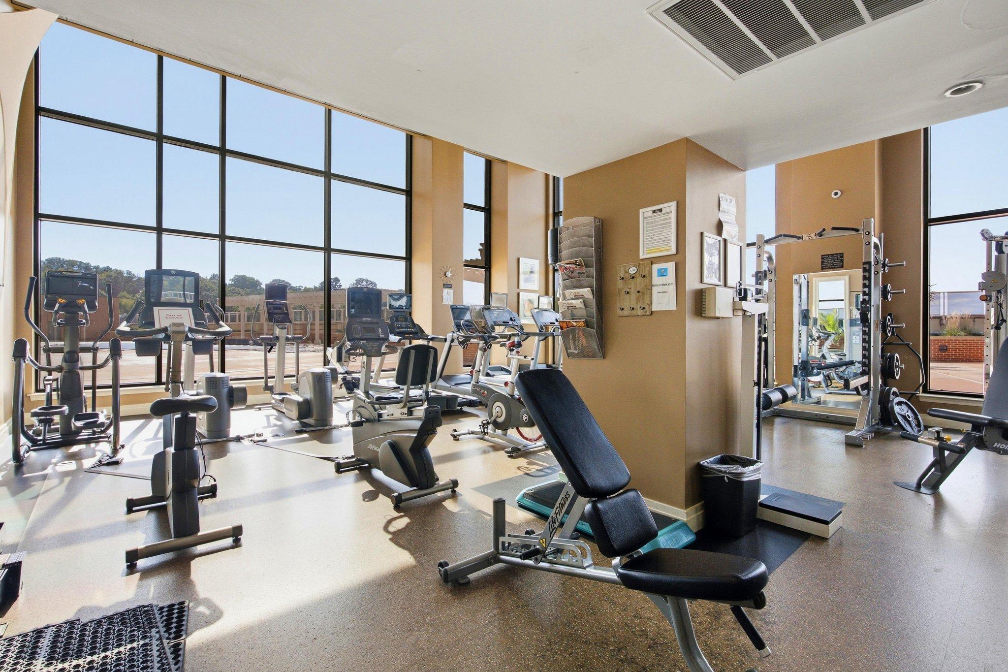  2451 Midtown Avenue, Alexandria, VA, 22303 - 物件實景