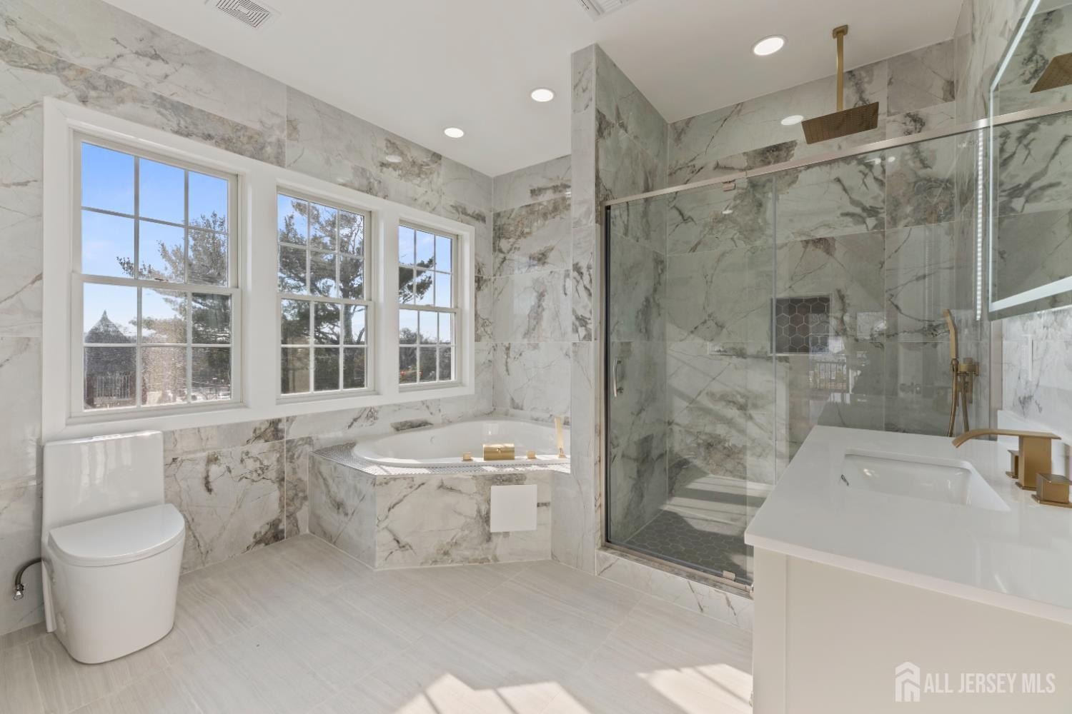 Edison, New Jersey, 08820, United States, 5 Bedrooms Bedrooms, ,5 BathroomsBathrooms,Residential,For Sale,2005259