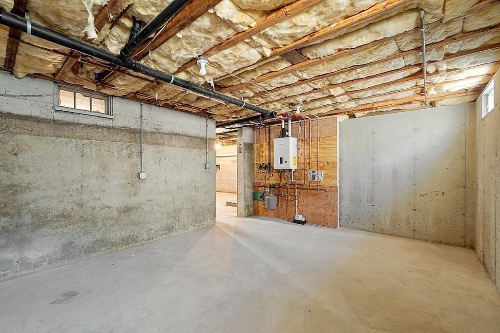 Exeter, New Hampshire, 03833, United States, 4 Bedrooms Bedrooms, ,3 BathroomsBathrooms,Residential,For Sale,1927852