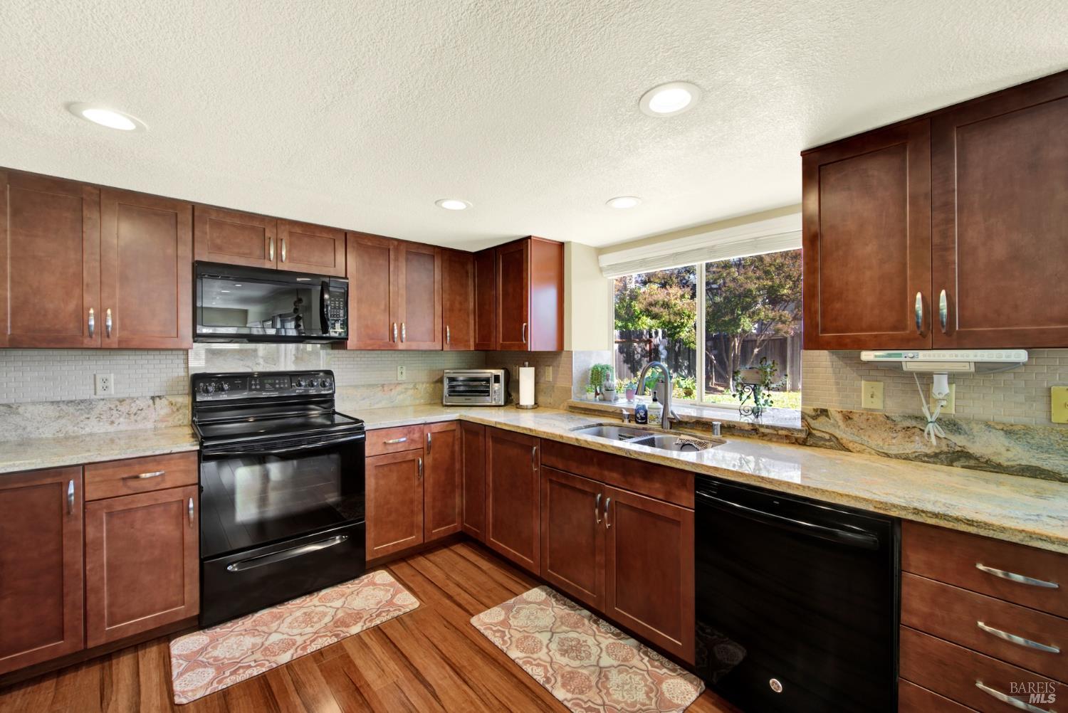 Dixon, California, 95620, United States, 4 Bedrooms Bedrooms, ,3 BathroomsBathrooms,Residential,For Sale,1987907