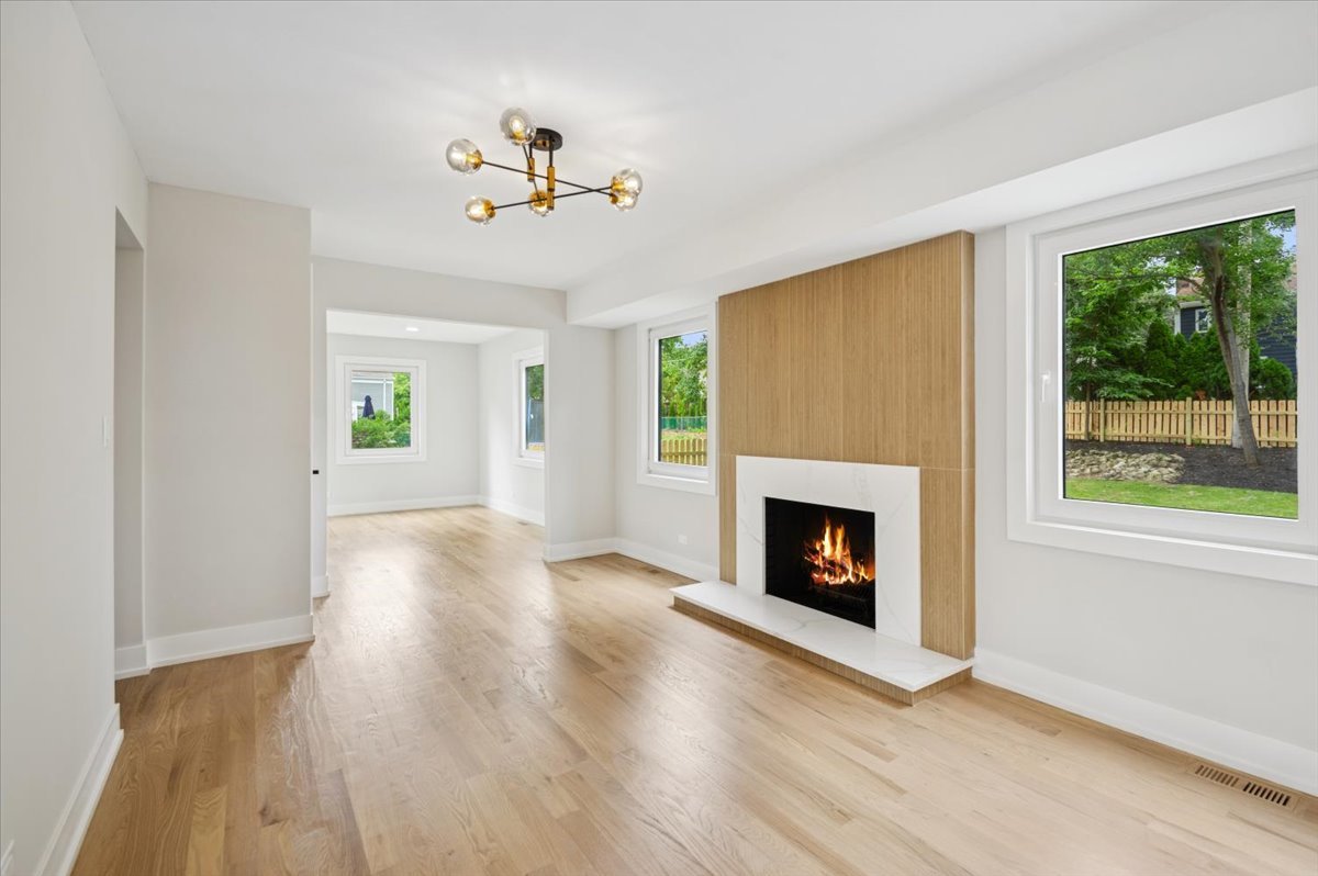 Naperville, Illinois, 60565, United States, 4 Bedrooms Bedrooms, ,3 BathroomsBathrooms,Residential,For Sale,1932605