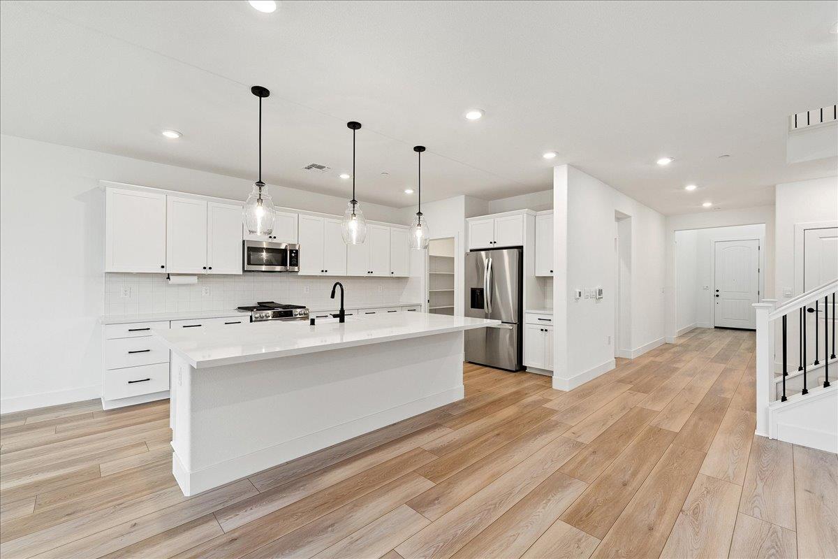 Roseville, California, 95747, United States, 5 Bedrooms Bedrooms, ,4 BathroomsBathrooms,Residential,For Sale,1998705