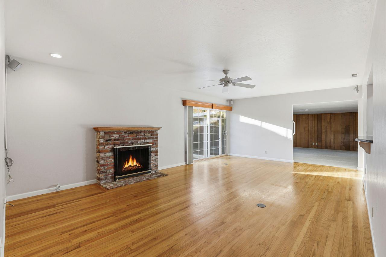 Sacramento, California, 95822, United States, 3 Bedrooms Bedrooms, ,2 BathroomsBathrooms,Residential,For Sale,1989013