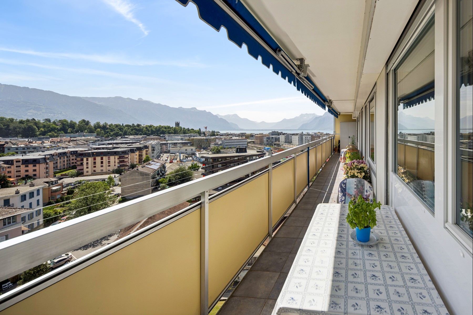  Stunning 5.5-room penthouse with panoramic views of the lake and mountains - 物件實景