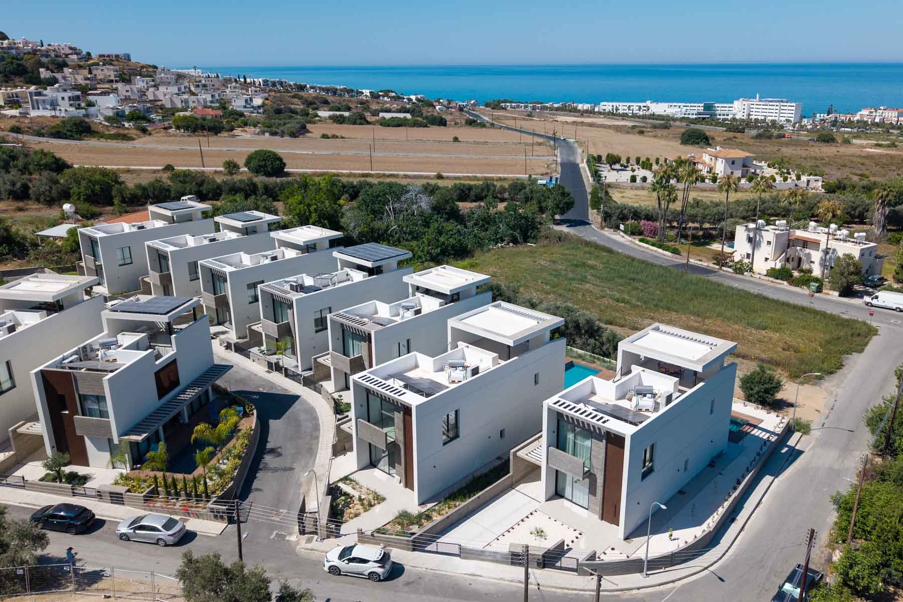  Three-Bedroom Villa with Rooftop Sea Views in a Gated Complex in Chlorakas - 物件實景