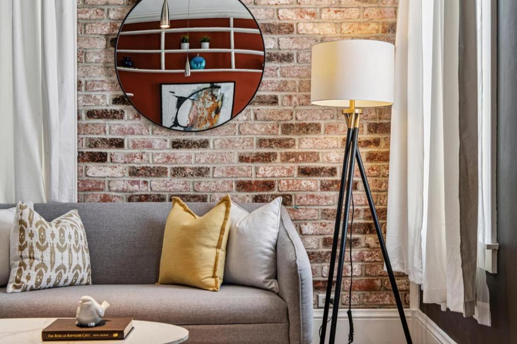 San Francisco, California, 94134, United States, 3 Bedrooms Bedrooms, ,2 BathroomsBathrooms,Residential,For Sale,1943072