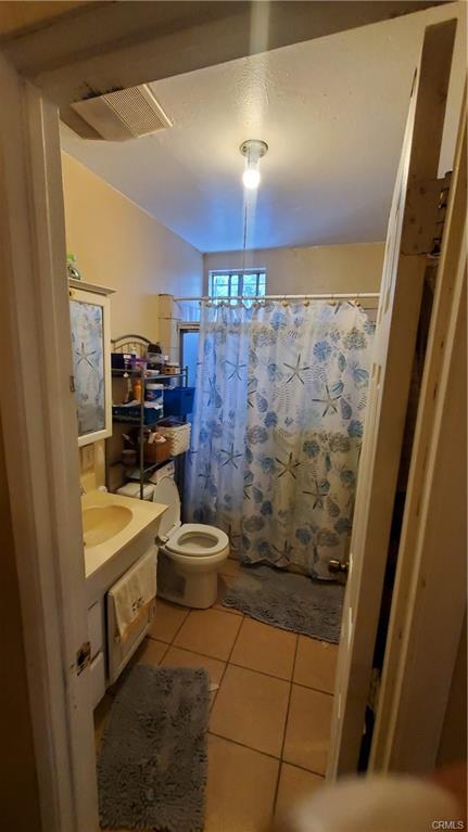 Los Angeles, California, 90001, United States, 2 Bedrooms Bedrooms, ,1 BathroomBathrooms,Residential,For Sale,1943233