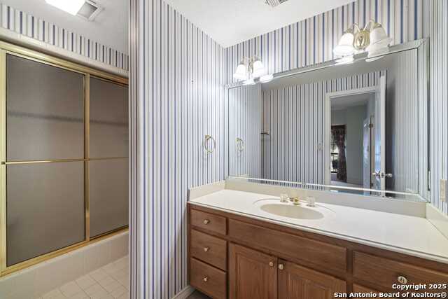 Kerrville, Texas, 78028, United States, 3 Bedrooms Bedrooms, ,4 BathroomsBathrooms,Residential,For Sale,1910535