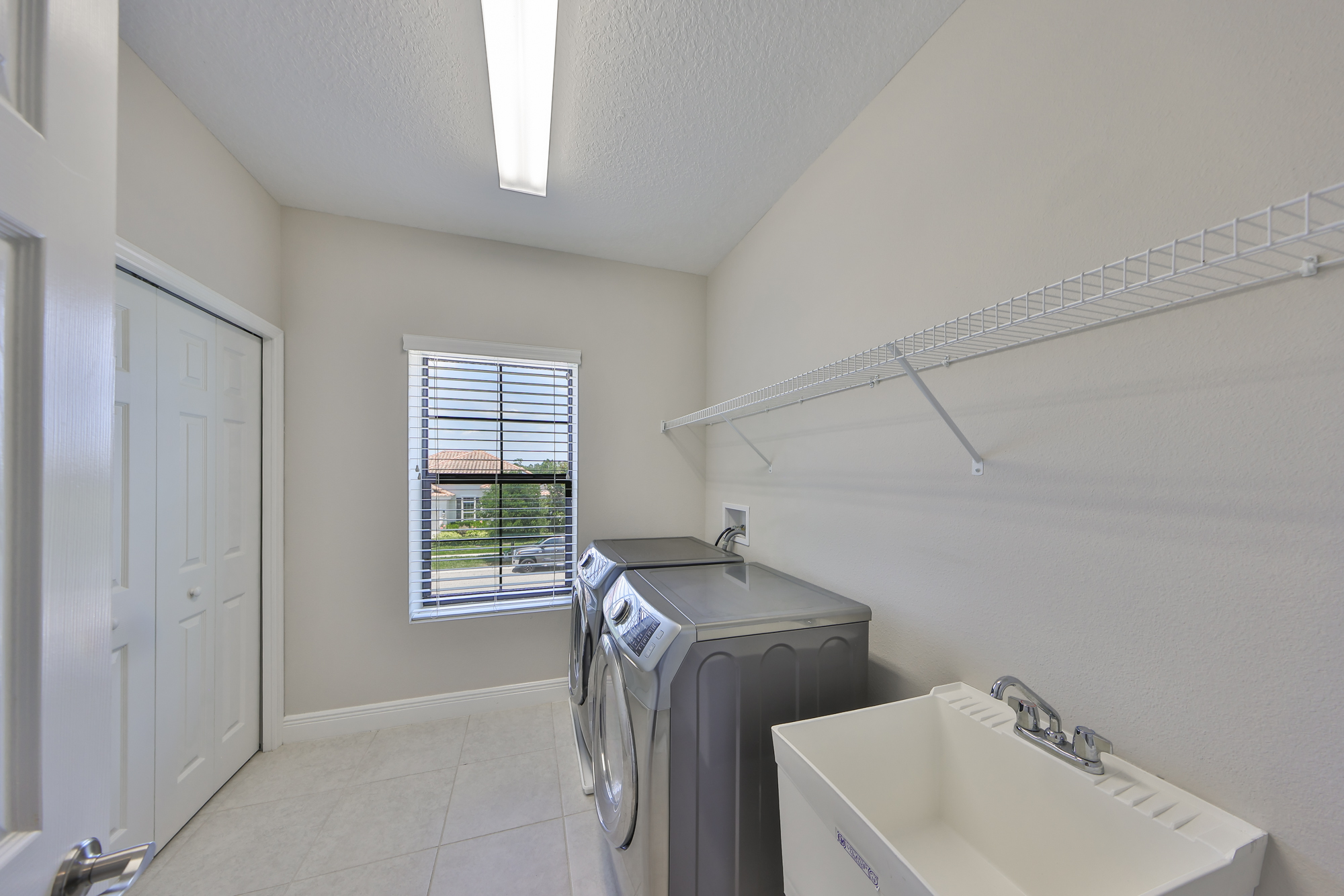 Riverview, Florida, 33579, United States, 5 Bedrooms Bedrooms, ,5 BathroomsBathrooms,Residential,For Sale,1944782