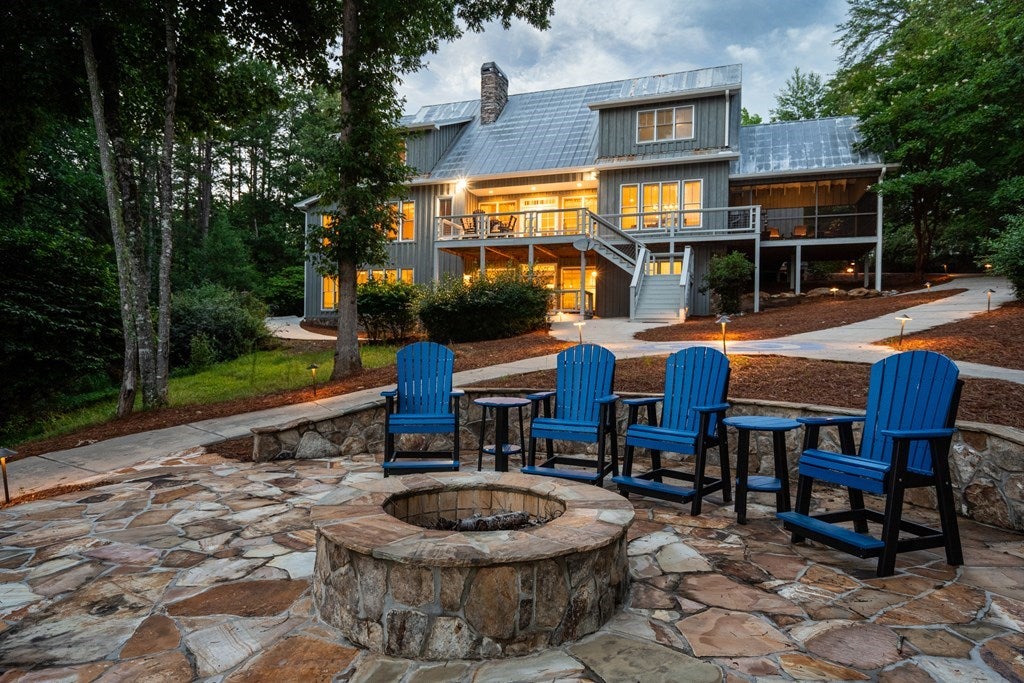 Blairsville, Georgia, 30512, United States, 5 Bedrooms Bedrooms, ,6 BathroomsBathrooms,Residential,For Sale,1901332