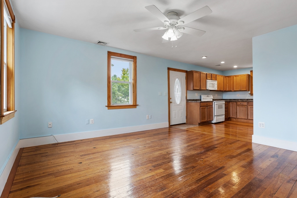 Groton, Massachusetts, 01450, United States, 3 Bedrooms Bedrooms, ,2 BathroomsBathrooms,Residential,For Sale,1983449